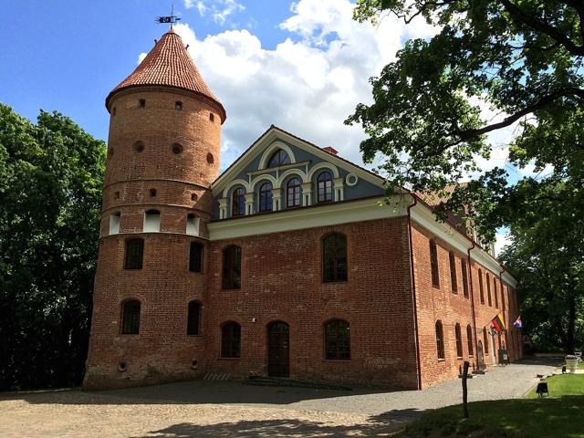 Raudondvaris Castle